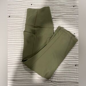 Athleta Salutation Stash Capris